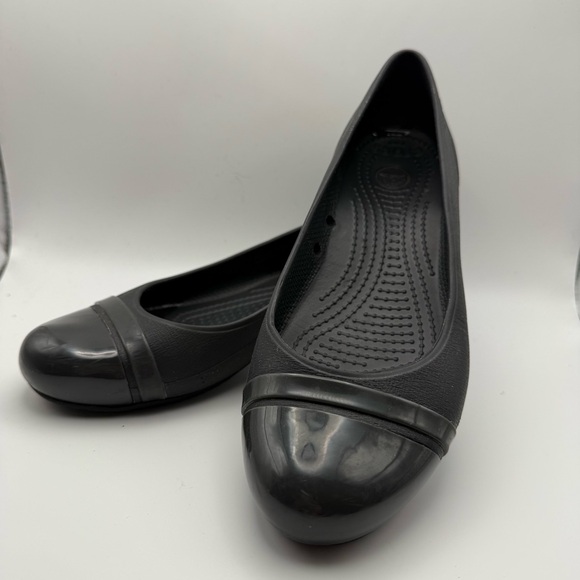 CROCS Shoes - Crocs Black Patent Cap Toe Flat Ballet Slip On Shoes 12300 Womens Sz 6